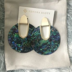 Kendra Scott NEVER BEEN WORN DIANE EARRINGS !!!